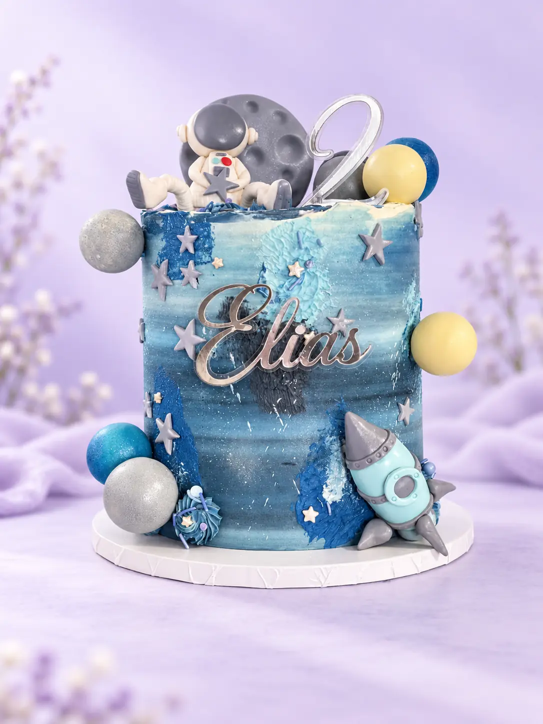 Space-themed birthday cake with galaxy decoration for Elias, made by Maria Daniela Pastries.
